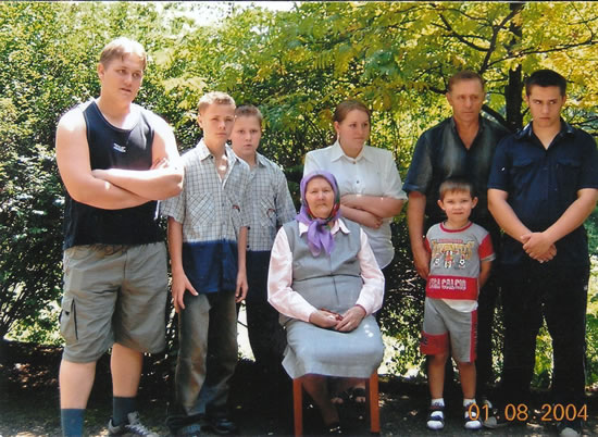 Die Familie von Alexander Rau: Waldemar, Alexander Junior, Viktor, Natalia, Alexander, Nikolai, unser Mutter, und Erich. 